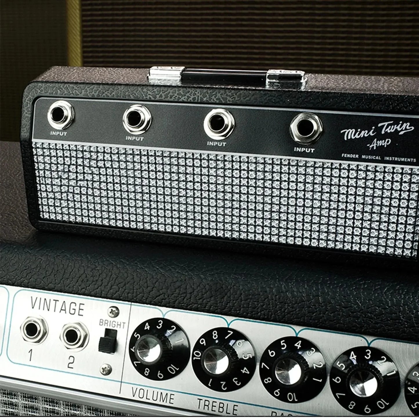 Wall Mounted Classic Radio Keychain Holder - Wholesalus